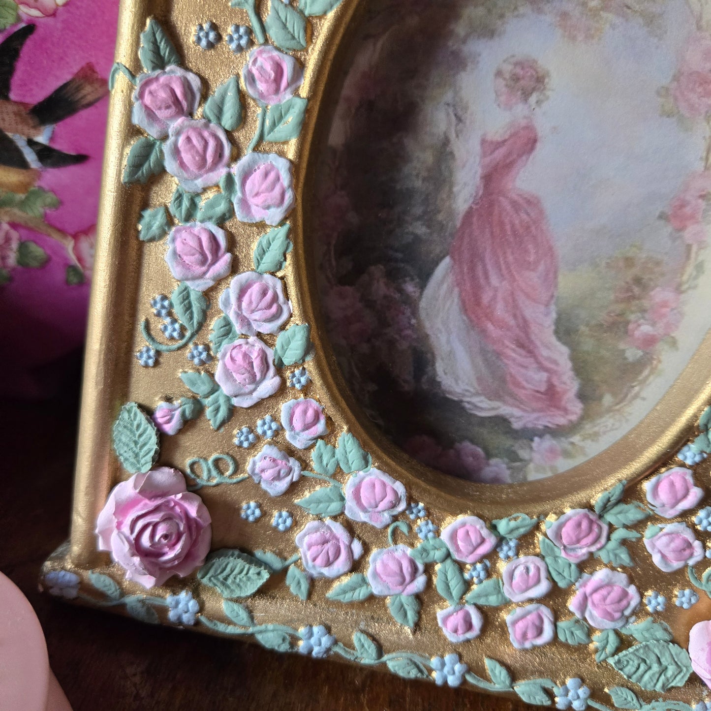 Whimsical Wonders | 🌹Vintage Victorian-style Oval Golden and Pink Rose Arch Picture Frame